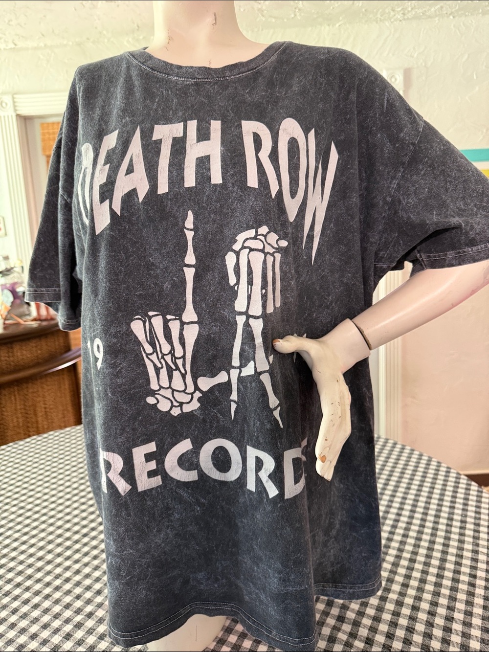 Black Graphic Tee - Vintage-Inspired Home Bath Accent